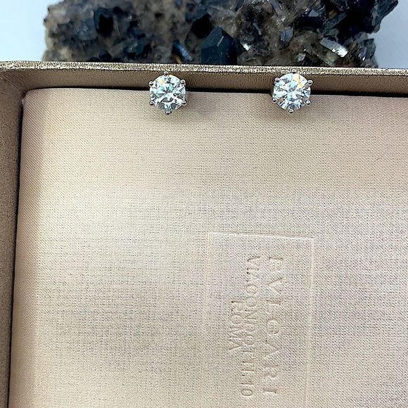 6 prong 2 ct Diamond stud earrings! - Picture 9 of 13